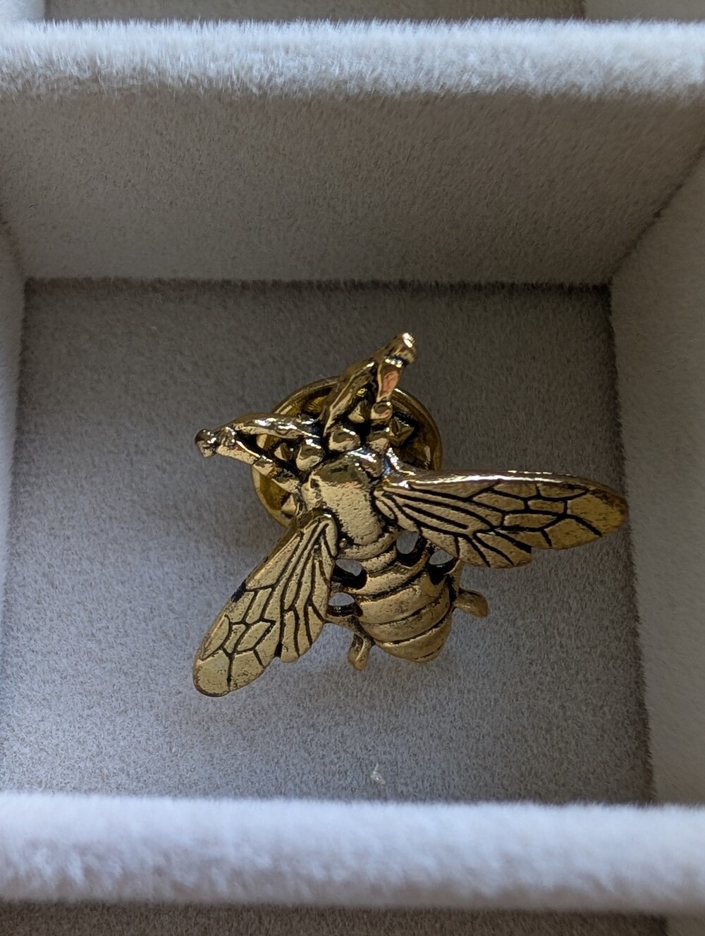 Gold Tone Bee Lapel Pin